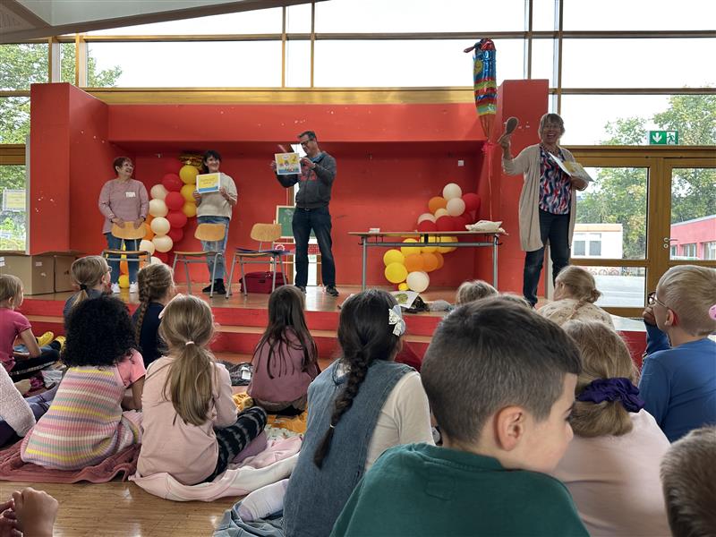 Lesefreunde Hürth e.V. zu Besuch in der Martinusschule